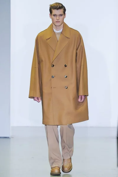 Look 11